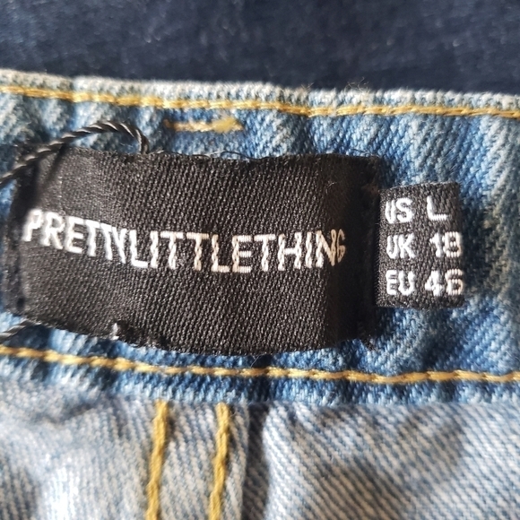 PrettyLittleThing blue distressed high rise belted jeans size large NWT - Picture 8 of 8